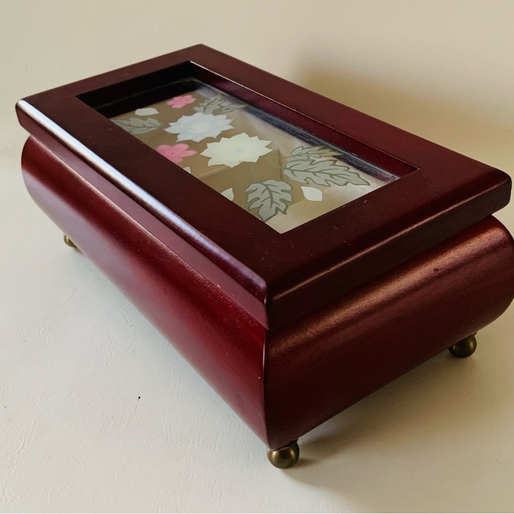 Musical jewelry box